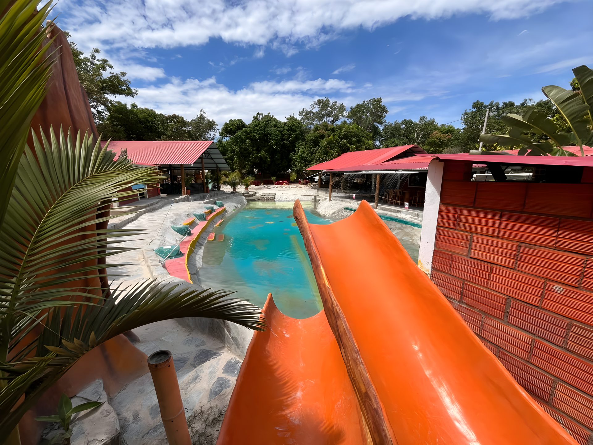Piscina y tobogán del Estadero El Privilegio